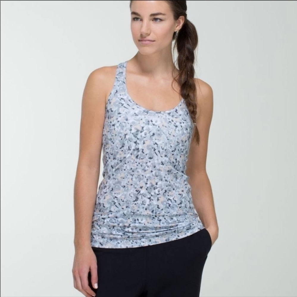 𝅺LULULEMON women gray  tank top Size L